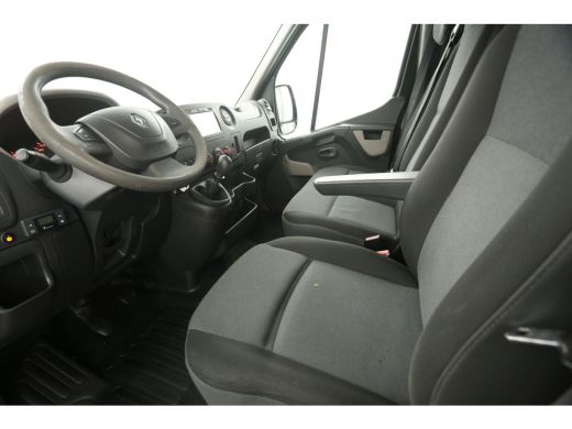 Renault Master T35 2.3 dCi L2H2 146PK Airco 2xSchuifdeur Cruise Camera PDC 3 Persoons Elektrpakket Trekhaak ActivLease financial lease