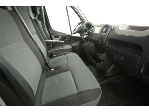 Renault Master T35 2.3 dCi L2H2 146PK Airco 2xSchuifdeur Cruise Camera PDC 3 Persoons Elektrpakket Trekhaak ActivLease financial lease