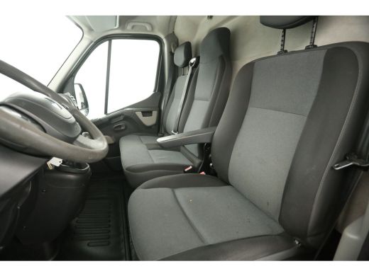 Renault Master T35 2.3 dCi L2H2 146PK Airco 2xSchuifdeur Cruise Camera PDC 3 Persoons Elektrpakket Trekhaak ActivLease financial lease