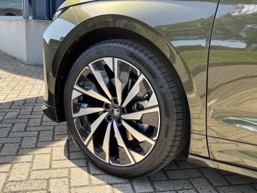 Skoda Enyaq 85 Sportline | Panoramisch dak | Olibo Green | 21" Velgen ActivLease financial lease