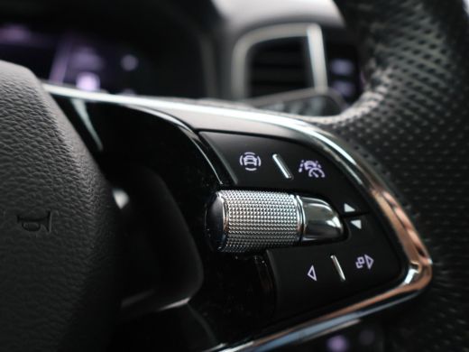 Skoda Karoq 1.5 TSI ACT 150 PK AUT. + VIRTUAL COCKPIT | ADAPTIVE CRUISE | TREKHAAK | STUURVERWARMING ActivLease financial lease