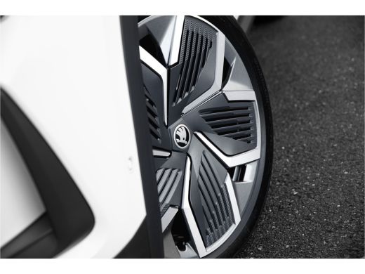 Skoda Kodiaq 1.5TSI 204pk PHEV Business Edition | Panoramadak | Leder interieur | Adapt. Cruise | Camera rondom ActivLease financial lease