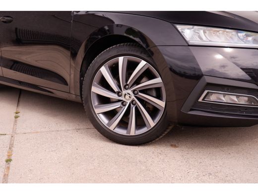 Skoda Octavia Combi 1.4 TSI iV PHEV Sportline Business | Head-Up | Carplay | LED | Sfeerverl. Camera | Memory ActivLease financial lease