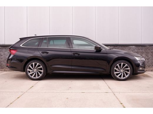 Skoda Octavia Combi 1.4 TSI iV PHEV Sportline Business | Head-Up | Carplay | LED | Sfeerverl. Camera | Memory ActivLease financial lease