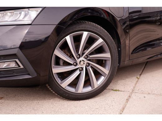 Skoda Octavia Combi 1.4 TSI iV PHEV Sportline Business | Head-Up | Carplay | LED | Sfeerverl. Camera | Memory ActivLease financial lease