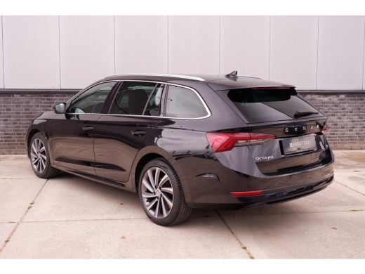 Skoda Octavia Combi 1.4 TSI iV PHEV Sportline Business | Head-Up | Carplay | LED | Sfeerverl. Camera | Memory ActivLease financial lease