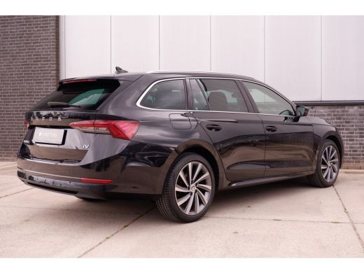 Skoda Octavia Combi 1.4 TSI iV PHEV Sportline Business | Head-Up | Carplay | LED | Sfeerverl. Camera | Memory ActivLease financial lease