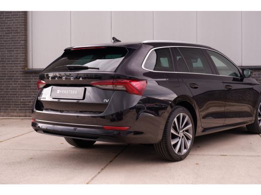 Skoda Octavia Combi 1.4 TSI iV PHEV Sportline Business | Head-Up | Carplay | LED | Sfeerverl. Camera | Memory ActivLease financial lease