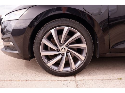 Skoda Octavia Combi 1.4 TSI iV PHEV Sportline Business | Head-Up | Carplay | LED | Sfeerverl. Camera | Memory ActivLease financial lease