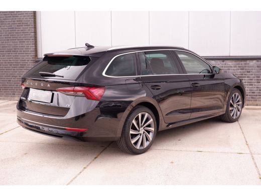 Skoda Octavia Combi 1.4 TSI iV PHEV Sportline Business | Head-Up | Carplay | LED | Sfeerverl. Camera | Memory ActivLease financial lease