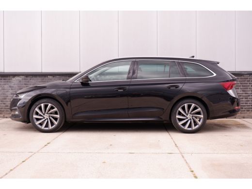 Skoda Octavia Combi 1.4 TSI iV PHEV Sportline Business | Head-Up | Carplay | LED | Sfeerverl. Camera | Memory ActivLease financial lease