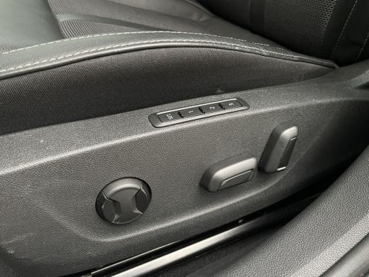 Skoda Octavia Combi 1.4 TSI iV PHEV Sportline Business | Head-Up | Carplay | LED | Sfeerverl. Camera | Memory ActivLease financial lease
