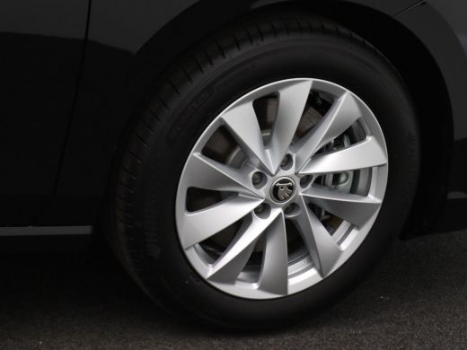Skoda Superb Combi 1.5 TSI PHEV Business Edition 204PK DSG full led, trekhaak, adaptive cruise met travel assi... ActivLease financial lease