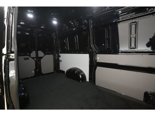 Volkswagen Crafter 2.0 TDI DSG HIGHLINE EXCLUSIVE L3H3 | FACELIFT MODEL | BPM VRIJ | NIEUW 3000KG TREKHAAK VIRTUAL A... ActivLease financial lease