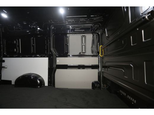 Volkswagen Crafter 2.0 TDI DSG HIGHLINE EXCLUSIVE L3H3 | FACELIFT MODEL | BPM VRIJ | NIEUW 3000KG TREKHAAK VIRTUAL A... ActivLease financial lease