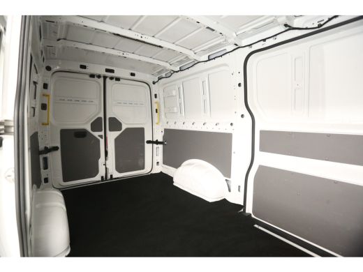 Volkswagen Crafter 30 2.0 TDI L3H2 177PK 3000KG Trekgew. Automaat DSG Airco Cruise Carplay 2xSchuifdeur Navi 3 Pers ... ActivLease financial lease