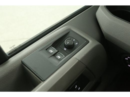 Volkswagen Crafter 35 2.0 TDI L3H3 140PK | 3000KG Trekgew. Airco Cruise Carplay Navigatie PDC Imperiaal Elektrpakket ActivLease financial lease