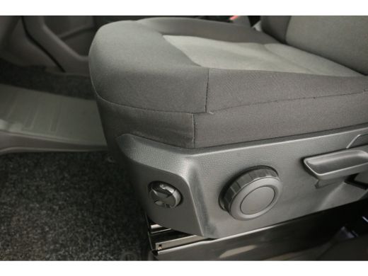 Volkswagen Crafter 35 2.0 TDI L3H3 140PK | 3000KG Trekgew. Airco Cruise Carplay Navigatie PDC Imperiaal Elektrpakket ActivLease financial lease