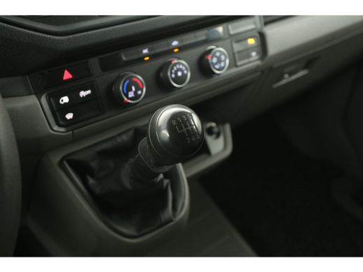 Volkswagen Crafter 35 2.0 TDI L3H3 140PK | 3000KG Trekgew. Airco Cruise Carplay Navigatie PDC Imperiaal Elektrpakket ActivLease financial lease