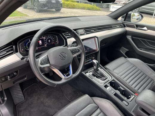 Volkswagen Passat 1.4 TSI PHEV GTE Business |R Line | 218 Pk | PHEV | Pano Dak | Trekhaak | DCC | 18Inch | IQ Light | ActivLease financial lease