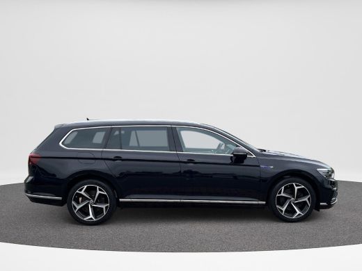 Volkswagen Passat 1.4 TSI PHEV GTE Business |R Line | 218 Pk | PHEV | Pano Dak | Trekhaak | DCC | 18Inch | IQ Light | ActivLease financial lease