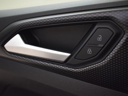 Volkswagen T-Cross 1.0 TSI Life 96pk 1e eigenaar | 100%dealeronderhouden | Navigatie via app | Adaptief cruise contr... ActivLease financial lease