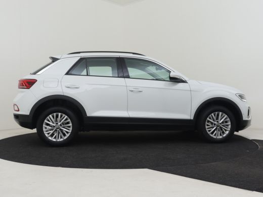 Volkswagen T-Roc 1.0 TSI Life 111pk 1e eigenaar | 100%dealeronderhouden | Navigatie | Adaptief cruise control | Ap... ActivLease financial lease