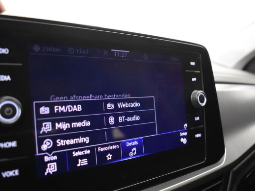 Volkswagen T-Roc 1.0 TSI Life 111pk 1e eigenaar | 100%dealeronderhouden | Navigatie | Adaptief cruise control | Ap... ActivLease financial lease