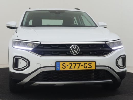Volkswagen T-Roc 1.0 TSI Life 111pk 1e eigenaar | 100%dealeronderhouden | Navigatie | Adaptief cruise control | Ap... ActivLease financial lease
