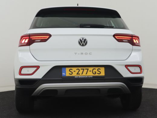 Volkswagen T-Roc 1.0 TSI Life 111pk 1e eigenaar | 100%dealeronderhouden | Navigatie | Adaptief cruise control | Ap... ActivLease financial lease