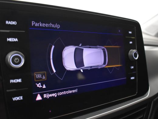 Volkswagen T-Roc 1.0 TSI Life 111pk 1e eigenaar | 100%dealeronderhouden | Navigatie | Adaptief cruise control | Ap... ActivLease financial lease
