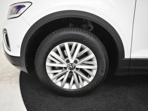 Volkswagen T-Roc 1.0 TSI Life 111pk 1e eigenaar | 100%dealeronderhouden | Navigatie | Adaptief cruise control | Ap... ActivLease financial lease
