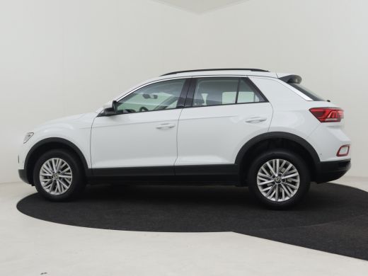 Volkswagen T-Roc 1.0 TSI Life 111pk 1e eigenaar | 100%dealeronderhouden | Navigatie | Adaptief cruise control | Ap... ActivLease financial lease