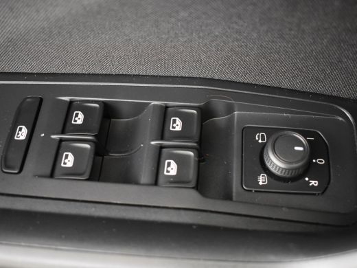 Volkswagen T-Roc 1.0 TSI Life 111pk 1e eigenaar | 100%dealeronderhouden | Navigatie | Adaptief cruise control | Ap... ActivLease financial lease