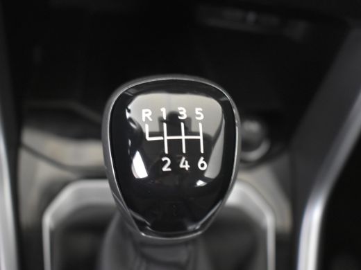 Volkswagen T-Roc 1.0 TSI Life 111pk 1e eigenaar | 100%dealeronderhouden | Navigatie | Adaptief cruise control | Ap... ActivLease financial lease