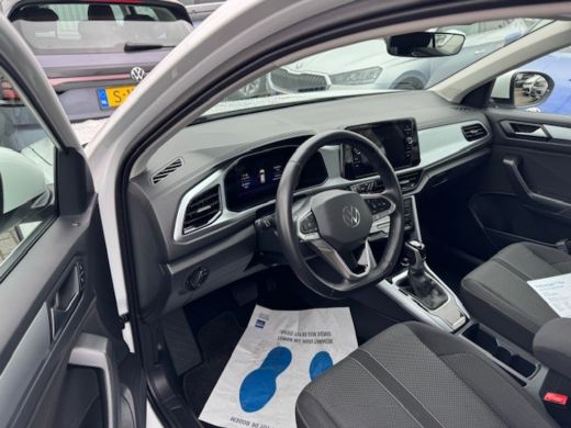 Volkswagen T-Roc 1.5 TSI Life 150pk DSG/AUTO 1e eigenaar | 100%dealeronderhouden | Navigatie | Adaptief cruise con... ActivLease financial lease