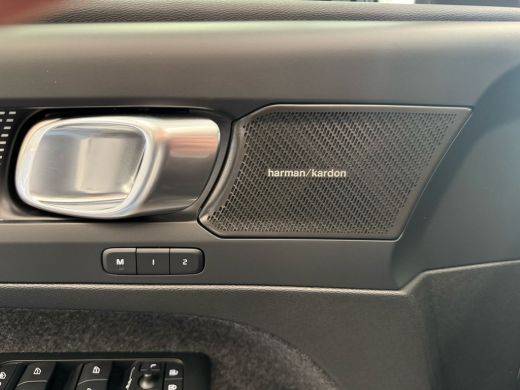 Volvo  XC40 B4 Plus Dark | Achteruitrijcamera | Apple Carplay/Android Auto | Premium audio | Cruise control a... ActivLease financial lease