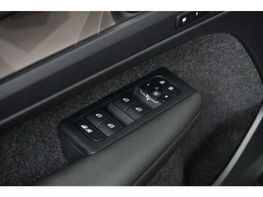 Volvo  XC40 T5 Recharge Plus Dark | Adaptive Cruise | Harman/Kardon | Stuur/Stoelverwarming | Leder | Camera ... ActivLease financial lease