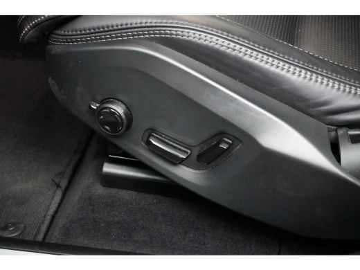 Volvo  XC60 Volvo 2.0 T6 Plug-in Hybrid AWD Plus Dark | Achterbank verwarmd | Cruise control adaptief met Sto... ActivLease financial lease