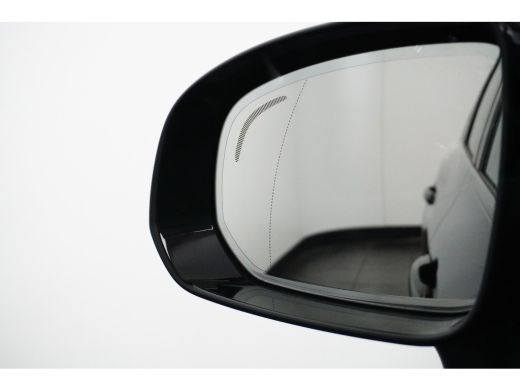 Volvo  XC60 Volvo 2.0 T6 Plug-in Hybrid AWD Plus Dark | Achterbank verwarmd | Cruise control adaptief met Sto... ActivLease financial lease