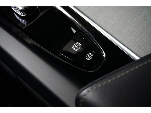 Volvo  XC60 Volvo 2.0 T6 Plug-in Hybrid AWD Plus Dark | Achterbank verwarmd | Cruise control adaptief met Sto... ActivLease financial lease