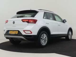 Volkswagen T-Roc 1.0 TSI Life 111pk 1e eigenaar | 100%dealeronderhouden | Navigatie | Adaptief cruise control | Ap...