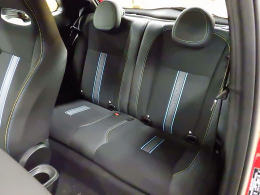Abarth 500 Abarth e 42kWh 3 Fase Incl. BTW | Navigatie | Sportstoelen | Full-LED | 17"LMV | !! ActivLease financial lease