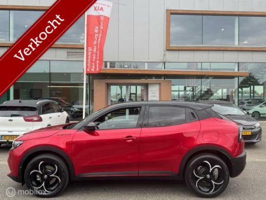 Alfa Romeo Junior 1.2 Turbo Hybrid Ibrida Speciale Automaat . 136 pk , Techno Pack , Brera Red Metaallic & Zwart Da... ActivLease financial lease