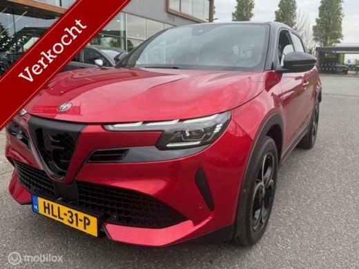 Alfa Romeo Junior 1.2 Turbo Hybrid Ibrida Speciale Automaat . 136 pk , Techno Pack , Brera Red Metaallic & Zwart Da... ActivLease financial lease