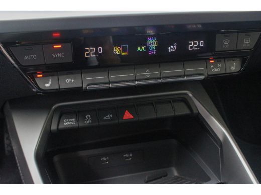 Audi A3 Sportback 40 TFSI e Adv.Ed. PANO | StoelVW | HUD    Onder andere voorzien van: Panorama dak, lane... ActivLease financial lease
