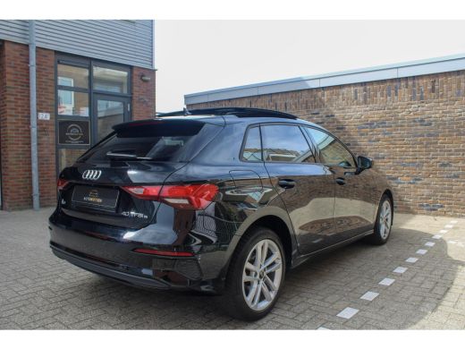 Audi A3 Sportback 40 TFSI e Adv.Ed. PANO | StoelVW | HUD    Onder andere voorzien van: Panorama dak, lane... ActivLease financial lease