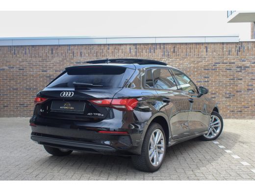Audi A3 Sportback 40 TFSI e Adv.Ed. PANO | StoelVW | HUD    Onder andere voorzien van: Panorama dak, lane... ActivLease financial lease