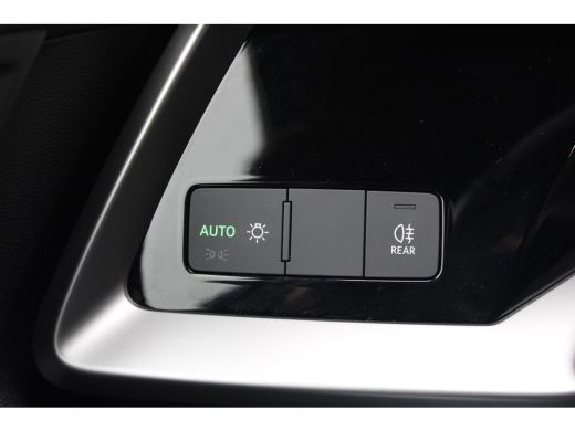 Audi A3 Sportback 40 TFSI e Adv.Ed. PANO | StoelVW | HUD    Onder andere voorzien van: Panorama dak, lane... ActivLease financial lease