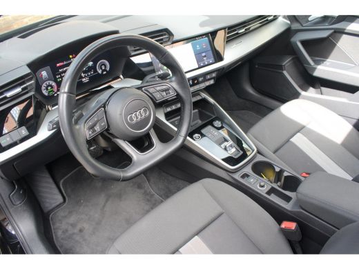 Audi A3 Sportback 40 TFSI e Adv.Ed. PANO | StoelVW | HUD    Onder andere voorzien van: Panorama dak, lane... ActivLease financial lease